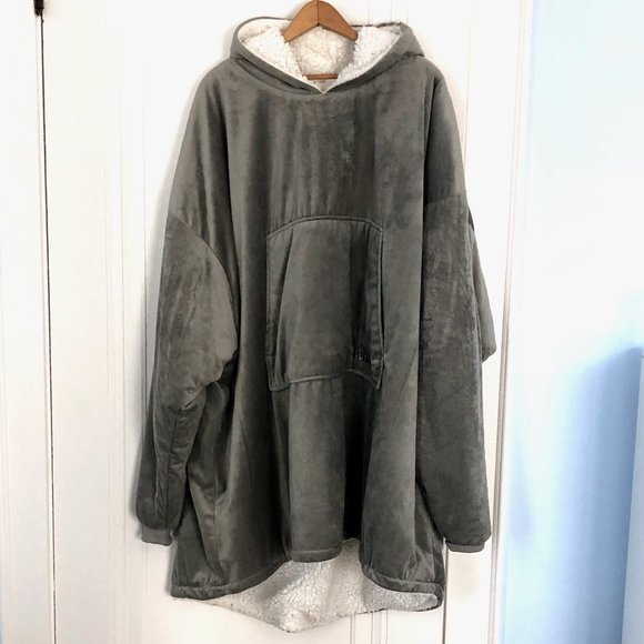 The Comfy Wearable Blanket - Picture 3 of 11